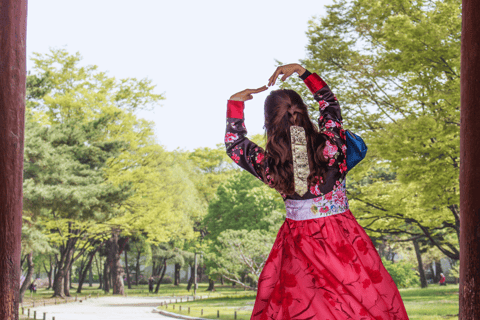 Gyeongbok-gung and Seochon walking tour with coin lunchbox Gyeongbok-gung & Seochon Walking Tour (Hanbok Experience)
