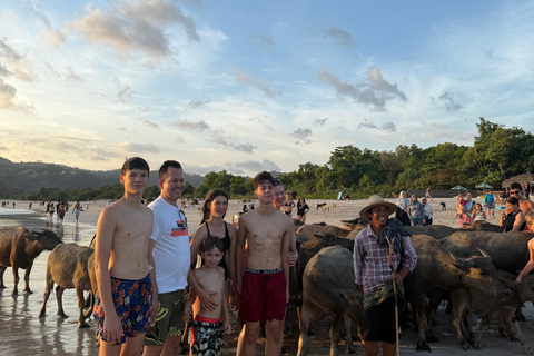 Lombok: Weaving, South Beach, Sunset with Buffalo Tour Lombok: Weaving, South Beach, Sunset with Buffalo Tour