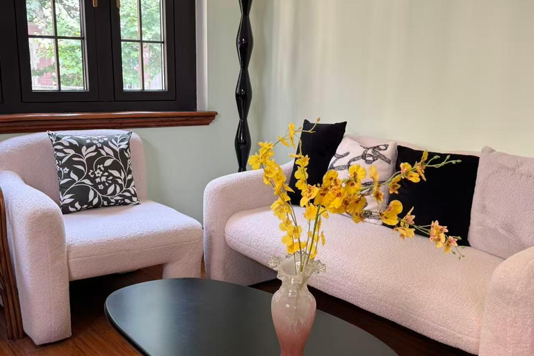 Shanghai Traditions in a Historic Xintiandi Villa