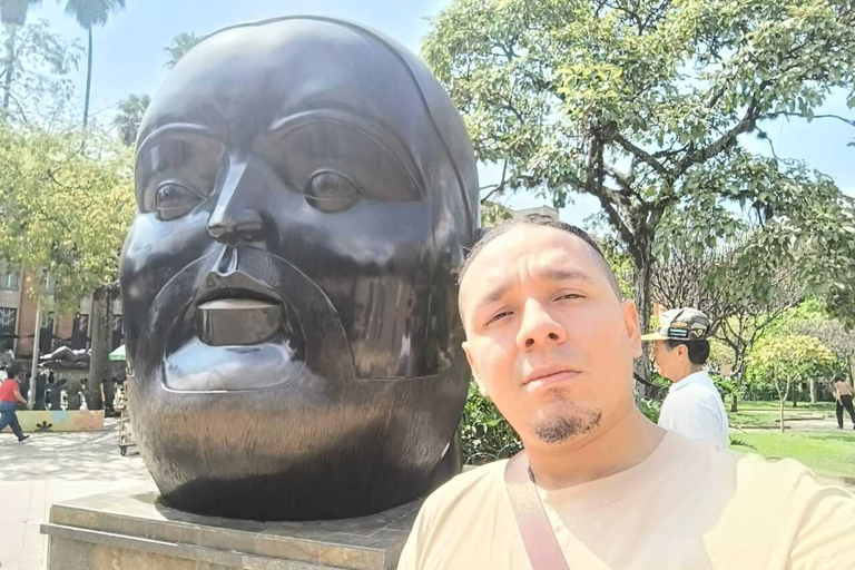 Medellín Through Time – City Sightseeing Tour | Subway, Metrocable, and Historic Center
