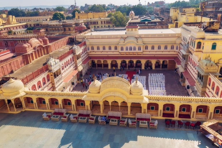 Udaipur naar Jaipur via Pushkar Privétour per taxi