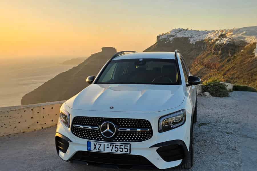 Santorin: Privater Transfer vom Flughafen/Hafen. Foto: GetYourGuide Santorin: Privater Transfer vom Flughafen/Hafen. Foto: GetYourGuide