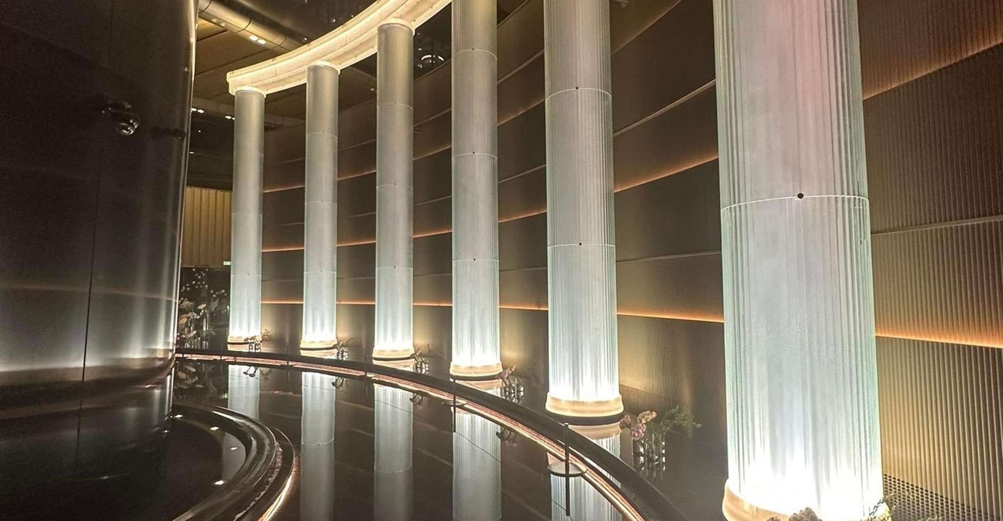 Shanghai Tower: 120 floor Highest restaurant in the world photo 9