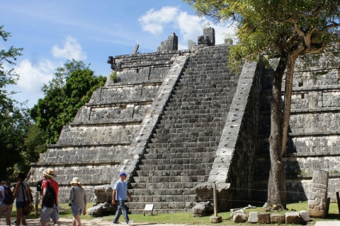 Ab Cancún: Chichén Itzá, Cenote Ik Kil, Valladolid & EssenAbholung aus der Gegend um Cancún