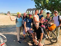 Roma, Appian Way Sunset E-Bike Tour con catacumbas y aperitivos - Hizvo