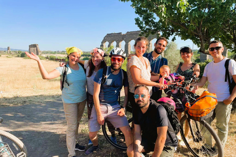 Rome : visite guidée en vélo électrique au coucher du soleil avec catacombes et apéritifExcursion en vélo électrique au coucher du soleil avec catacombes et apéritif