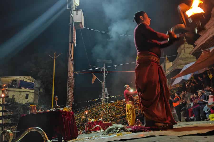 Kathmandu: Pashupatinath-Tempel, abendliches Aarati & Einäscherung. Foto: GetYourGuide