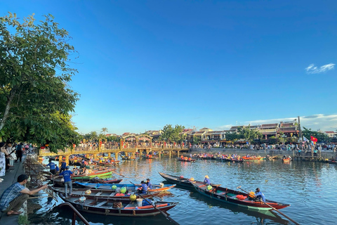 Hoi An: Hoai River Boat Ride with Flower Lantern Release