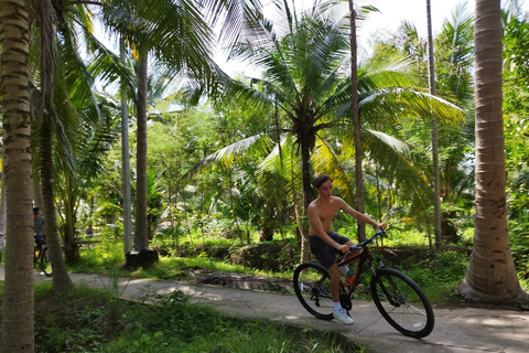 Flytande marknad heldags cykeltur från BangkokDamnoen Saduak heldagscykeltur från Bangkok