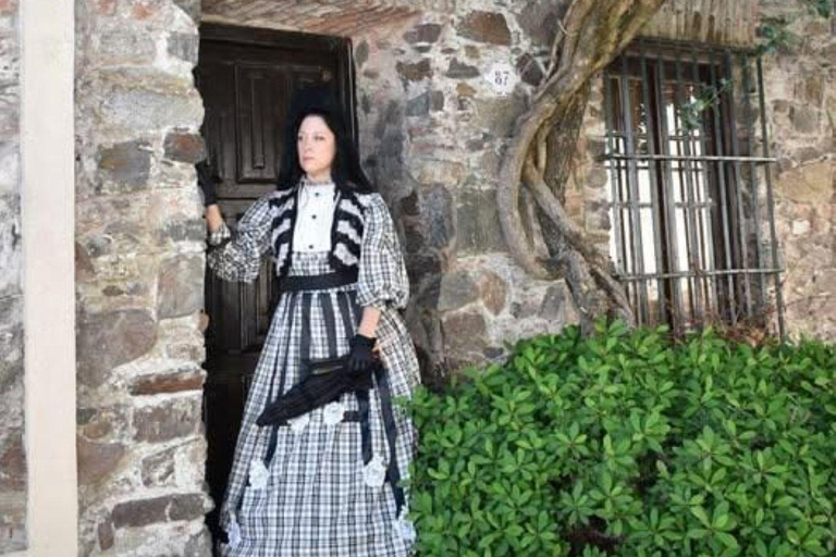 Colonia del Sacramento: Vintage Time Travel Experience Cologne: Vintage Experience and Guided Walk through the Old Town