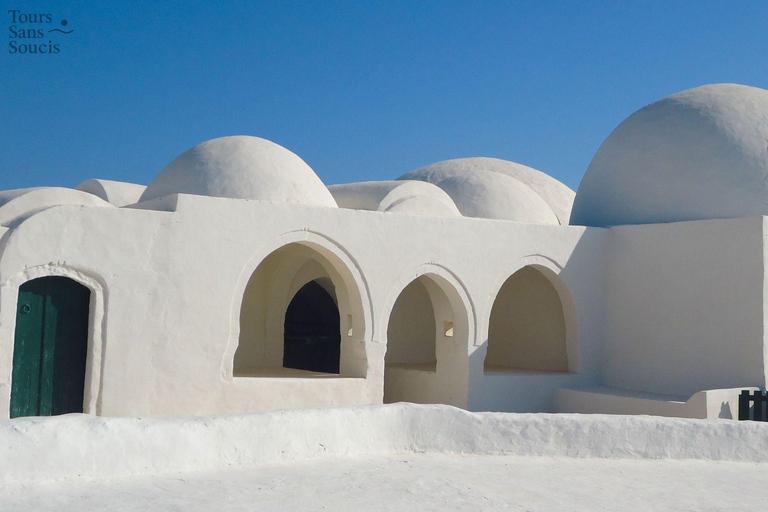 Passeio a pé autêntico no coração de Djerba: história, cultura