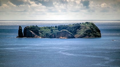 Vila Franca do Campo, Around The Islet Guided Boat Tour - Housity