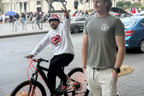 Mexico City: Cable Car, Forest & Centro Bike Tour