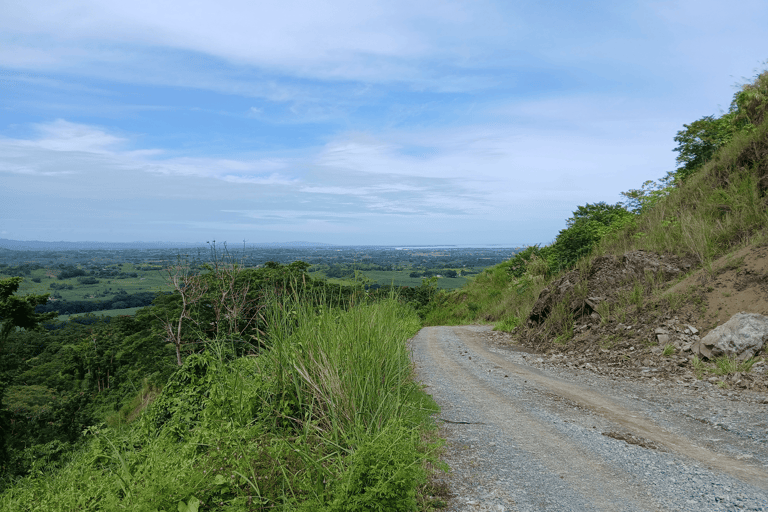 Wycieczka półdniowa do wioski Nalesutale z wędrówką po lesie deszczowymOdbiór z hoteli Fiji Marriott/Lautoka/Lautoka Wharf