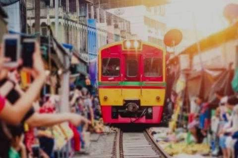 Da Bangkok: Mercato ferroviario di Maeklong e tour di DamnoensaduakMercato ferroviario di Maeklong e mercato galleggiante di Damnoensaduak