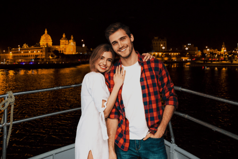 Cartagena: Diner op een boot terwijl je door de baai vaart