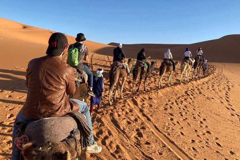 Von Fes aus: Unvergessliche 3-tägige Wüstentour nach MarrakechDeluxe Camp: Luxus-Zelt mit Klimaanlage