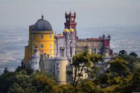 Lisbon: Sintra, Pena, Moorish Castle & Regaleira Day Tour