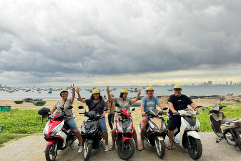 Tour privato del cibo di strada di Da Nang con guida turistica LGBTTour in moto