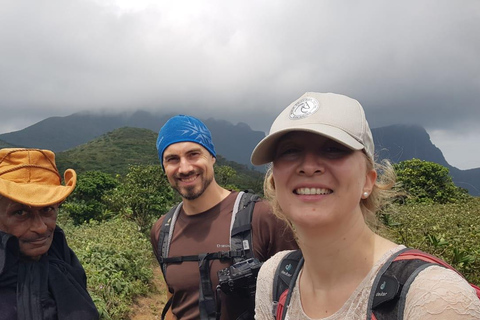 纳克尔斯峰探险和希洛亚村露营 2 日游