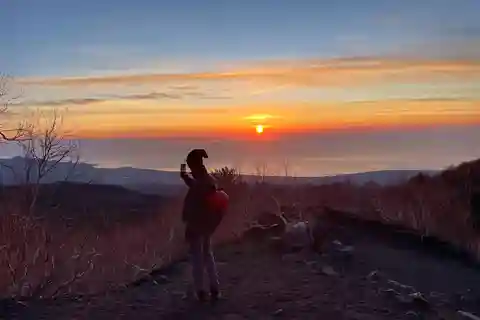 Monte Etna: Escursione all'alba con un'esperta guida locale