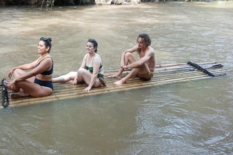 Chiang Mai: 2-dagars djungelvandring med elefantfarm och forsränning