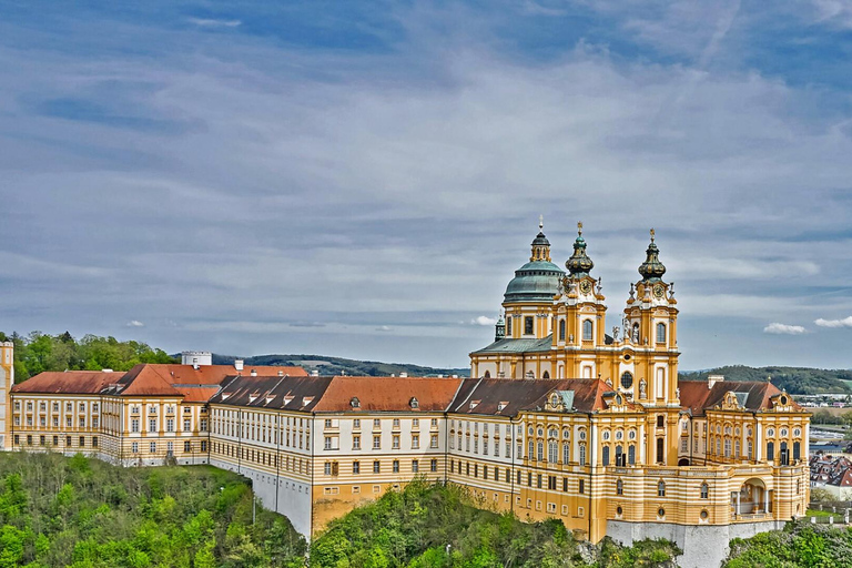 From Vienna: Melk Abbey and Schloss Hof Day Trip