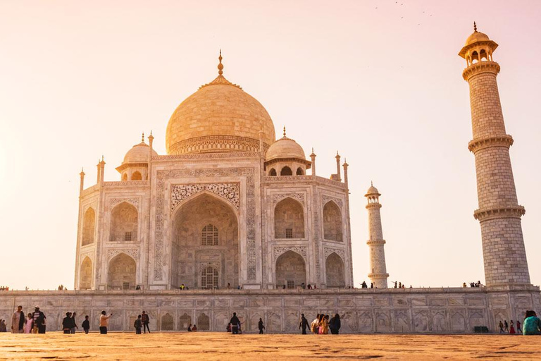 Von Delhi: Taj Mahal &amp; Agra Tour mit dem ExpresszugZug 2. Klasse mit Wagen und Reiseführer