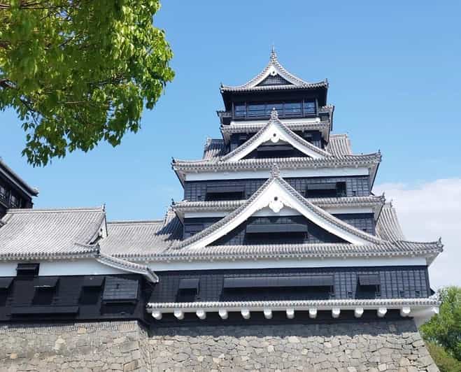 Kumamoto City: Private Castle Tour & Hidden Local Eats
