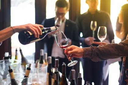 Mailand: Lustige Weinverkostung mit einem italienischen Sommelier
