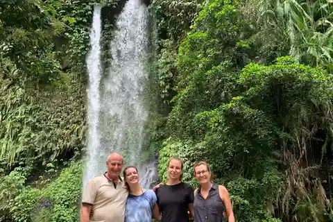Vanuit Senggigi: Watervallen en Sasak Dorp Tour met Lunch