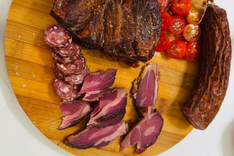 Bucharest: Transylvania Castles Tour with Dinner