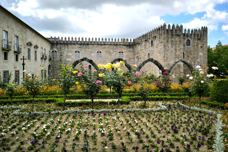 Braga & Guimarães Tour: Small Historical Group Tour
