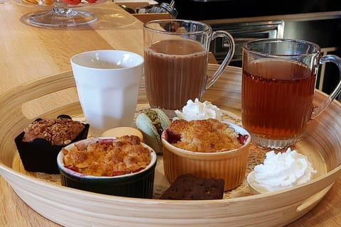 Eindhoven: City Walking Tour + hot drink + sweet delicacy
