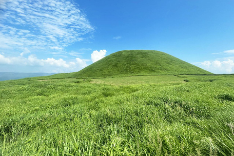 Vulcano Aso di Kyushu, treno panoramico di Aso Boy, tour di un giorno delle sorgenti termali11:00: prelievo al Castello di Kumamoto