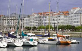 A Coruña: Private Walking Tour with Beer or Wine