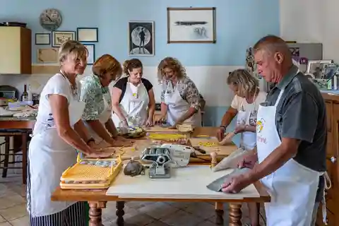 Arzachena: lezione di cucina a casa di un locale