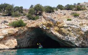 Naxos: Rina Cave Sea Kayak Tour with Snorkeling & Picnic