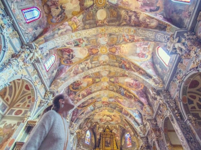 Visit Valencia Cathedral, St Nicholas, and Lonja de la Seda Tour in Montserrat