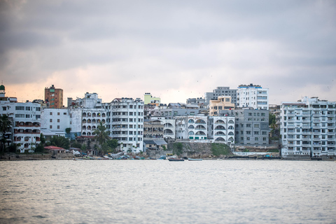 مومباسا: رحلة بحرية مسائية على متن قارب الداو مع عشاءمومباسا: رحلة قارب الداو المسائية مع عشاء