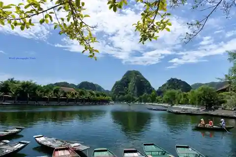 Desde Hanoi : Tour privado de un día a Tam Coc y Phat Diem