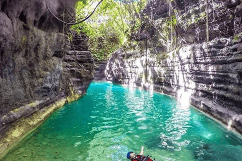 Kawasan Falls Canyoneering Transfer från Cebu med lunch