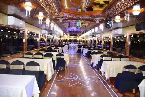 Dubai: Marina of Creek Dhow Dinner Cruise met privétransfer