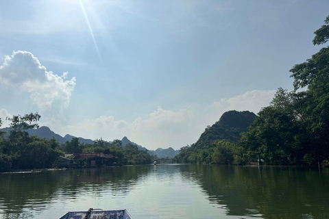 Hanoi: Parfümpagode mit Bootsfahrt oder Lotus-SeidendorfPrivate Tour: Parfümpagode, Lotus-Seidendorf und Weihrauch