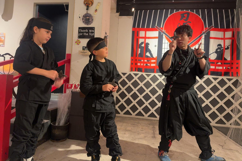 Tokyo : Ninja Experience Cafe HarajukuFormation ninja + location de costume ninja + une boisson