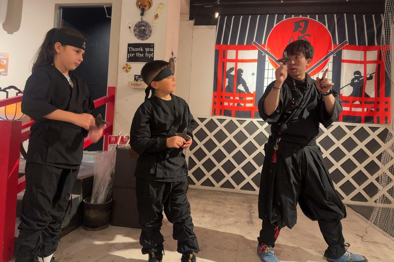 Tokyo : Ninja Experience Cafe HarajukuFormation ninja + location de costume ninja + une boisson