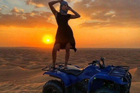 Marrakech: Quad nel deserto di Agafay con cena-spettacolo