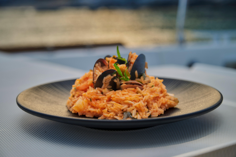 Catamaran Cruise to Elafonisi & Kedrodasos: Lunch & Open Bar Elafonisi Cruise: Snorkel, Paddle & Healthy Meal