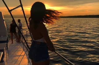 Valencia: Katamaranfahrt bei Sonnenuntergang oder tagsüber mit Getränk