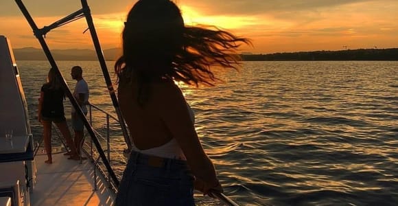 Valencia: Katamaranfahrt bei Sonnenuntergang oder tagsüber mit Getränk